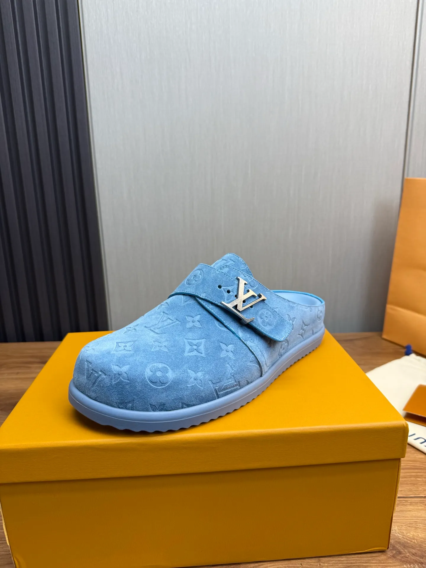 Men's shoes 💰520💰 Lv. hot selling men's slippers 🔥 🩴Official website one to one production 38-45 sizes 45 46 🉑️Customized!